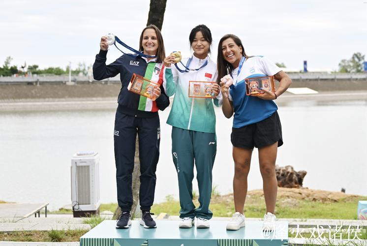 成都世运会：沐雨绽放 开幕式点火手徐露摘金